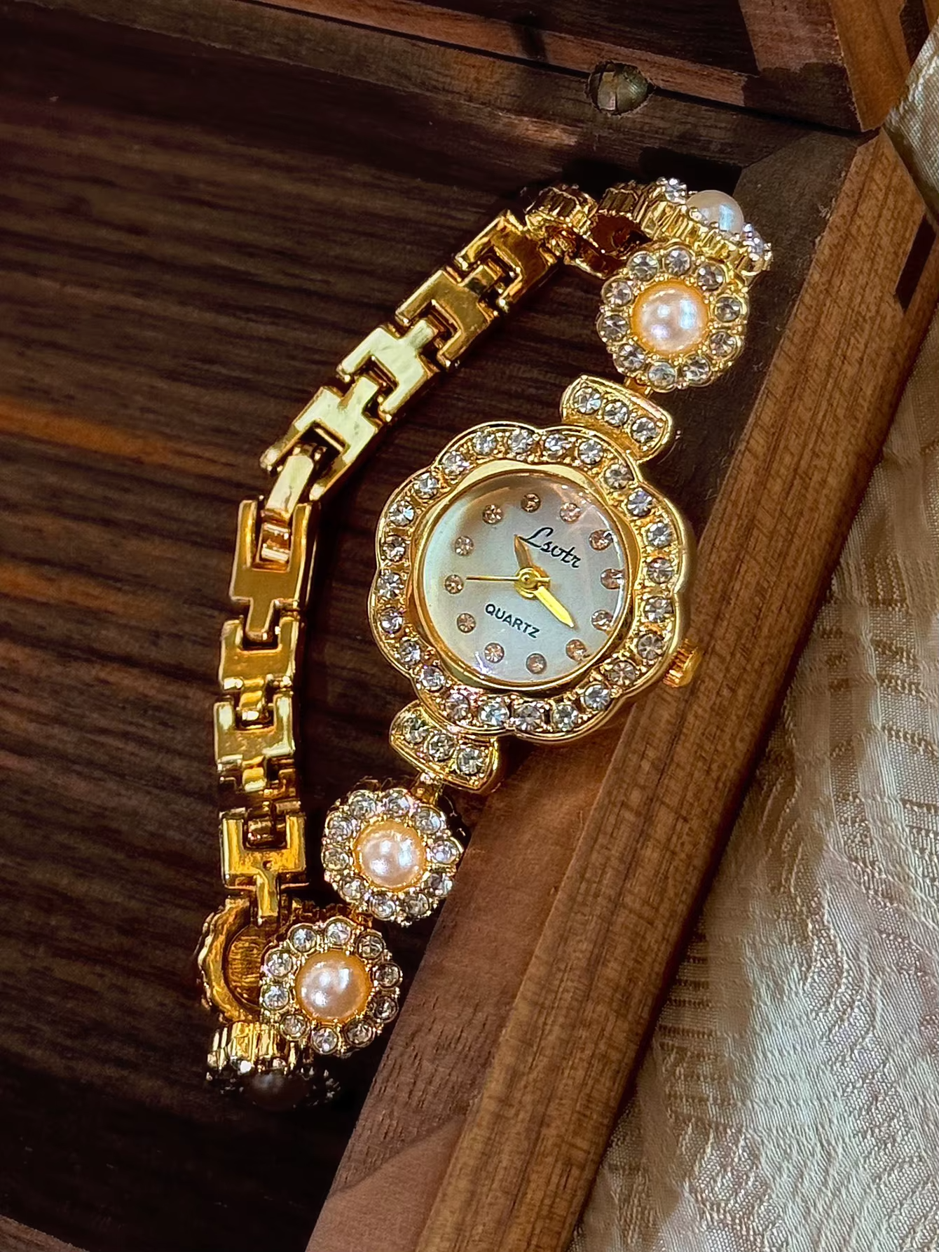 Luxury Petal Watch 🌹